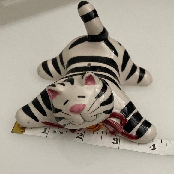 Blue Sky Clayworks Ceramic Stackable Tabby Kitty Cats Salt & Pepper Shakers - Picture 10 of 11